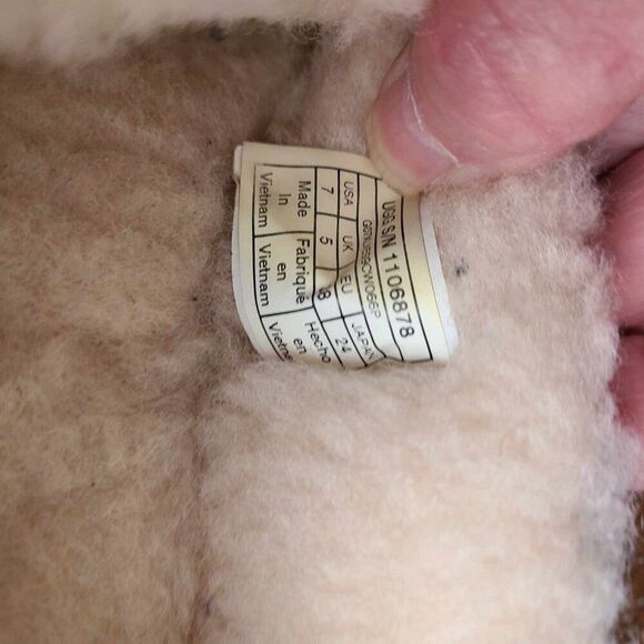 UGG Black Ansley Suede Shearling Slippers size 7 - Picture 9 of 10